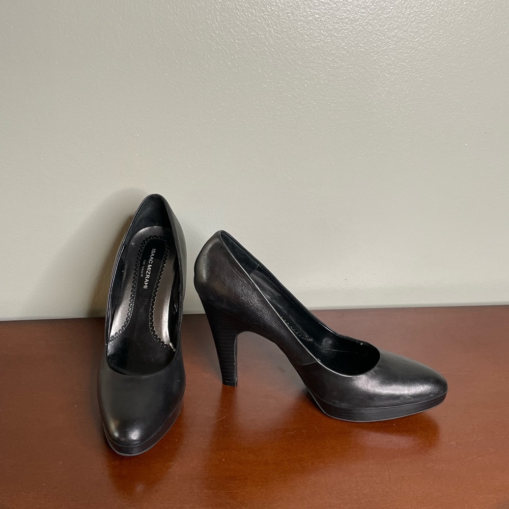 Isaac Mizrahi, front platform, heel pumps